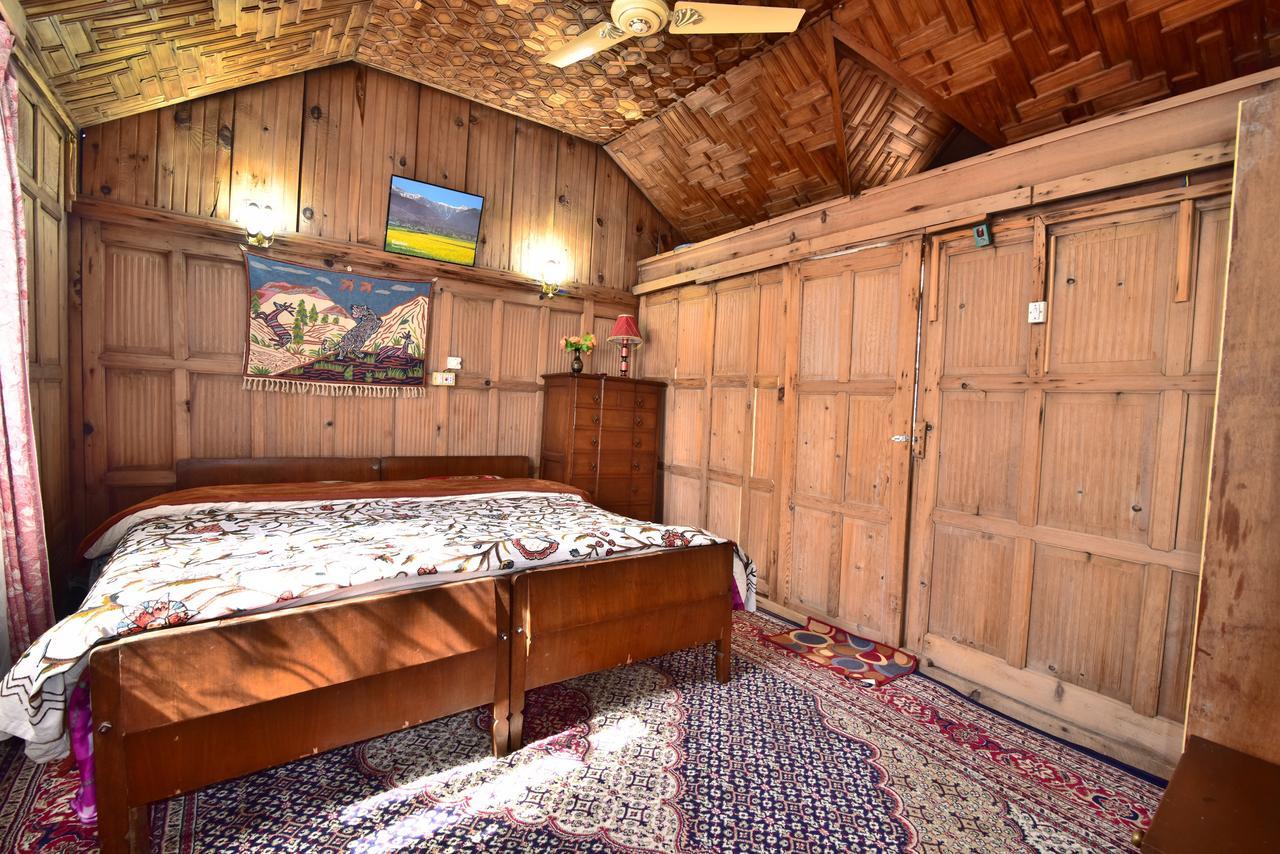 Hotel Golden Hopes Group Of Houseboats à Srīnagar Extérieur photo